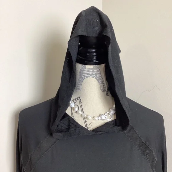 Reebok Women’s Black DriFit Long Sleeve Shirt with Thumb Holes Net Hoodie Top - Picture 2 of 4